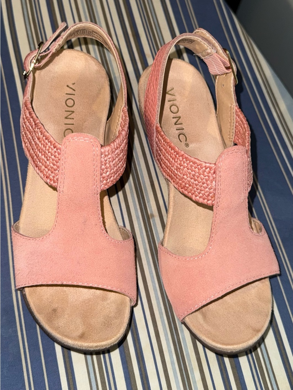 Vionic Kaytie Coral T-Strap Wedge Sandals
